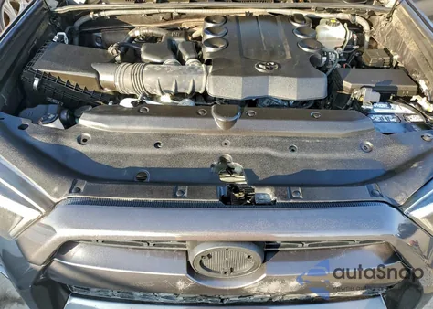 2020 Toyota 4Runner Sr5/Sr5 Premium z USA, uszkodzony, nr VIN JTEBU5JR9L5795950